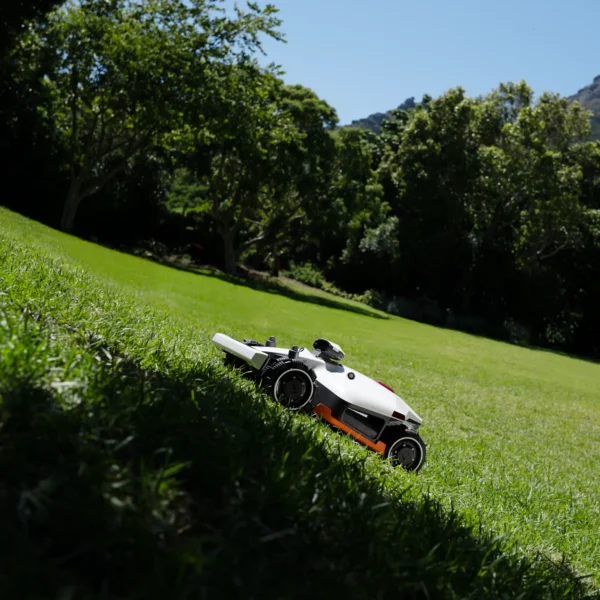 MAMMOTION LUBA 2 AWD 5000X | 5000㎡ – Image 3