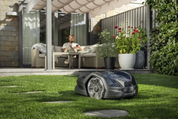 Husqvarna Automower® 305E NERA avec technologie sans fil – Image 3