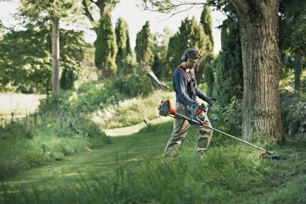 Débroussailleuses thermiques Husqvarna 122R avec tête nylon – Image 3